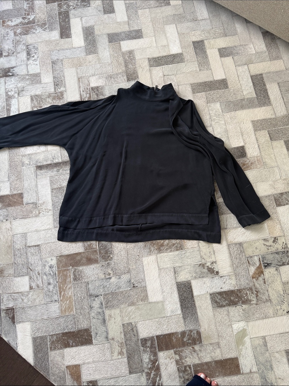 GO BY GO SILK Black Sleeveless Top with Back Zip size small